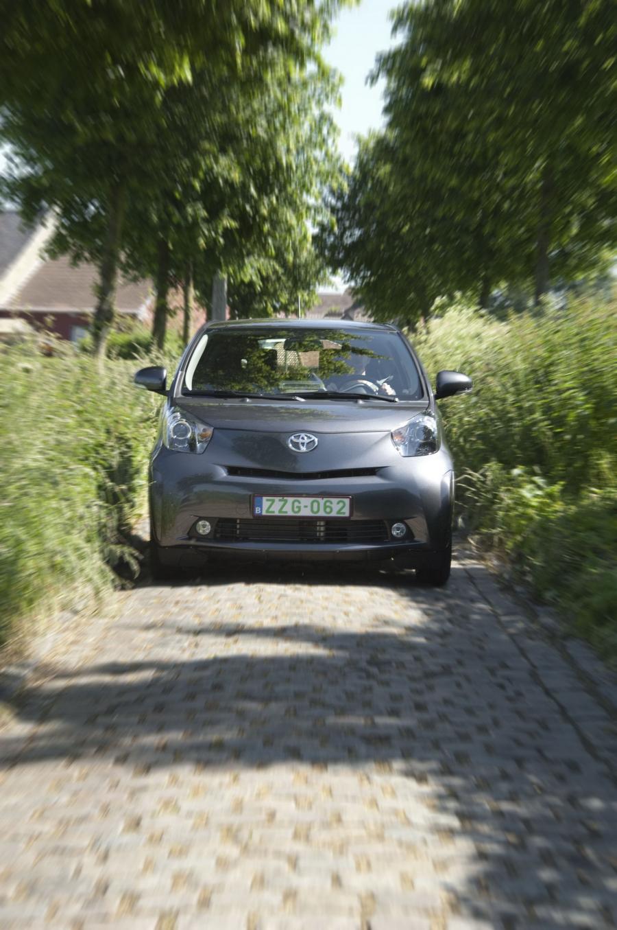  Toyota iQ 2008 года  (фото 49 из 225)